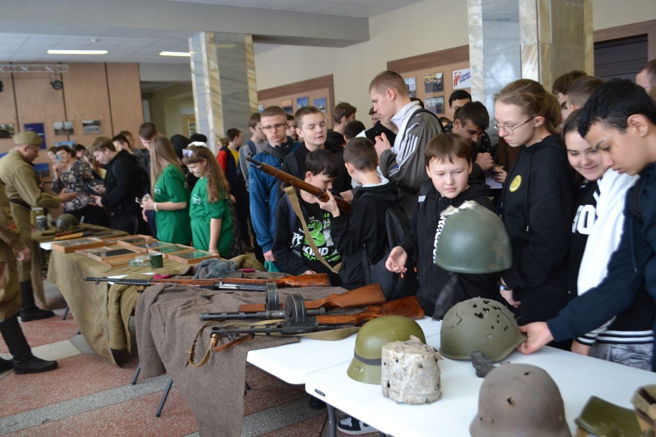 В Дворце культуры прошла выставка артефактов военного времени